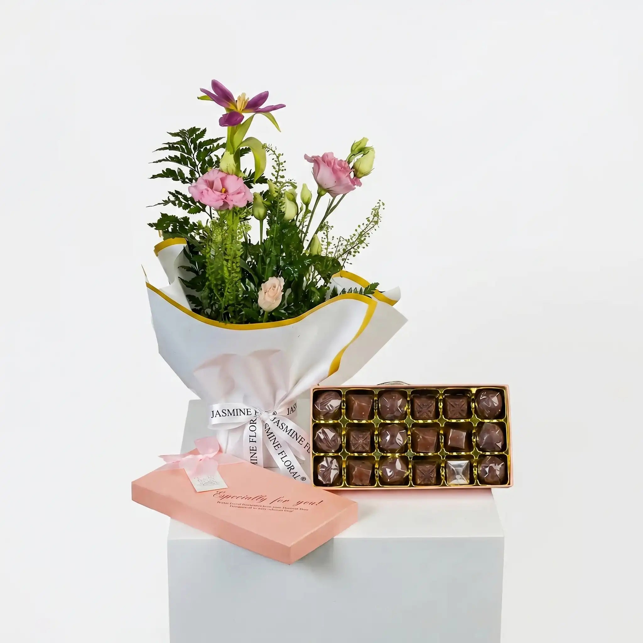 Chocolate Box 18 Pcs | Pink Flowers