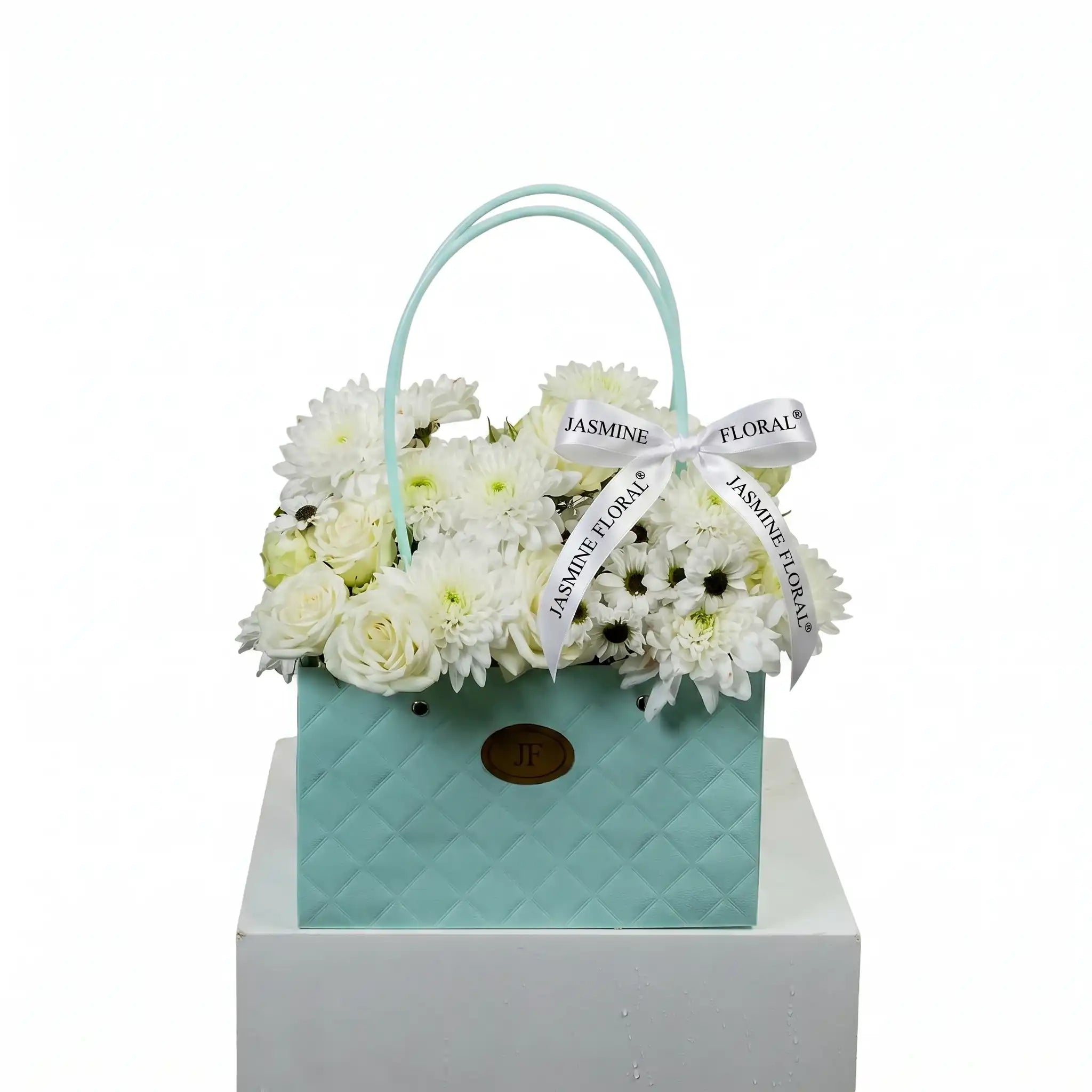 Silent Beauty – White Roses