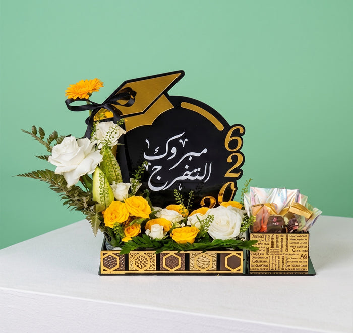 Graduation Golden Flowers Tray | Chocolate 20 Pcs
